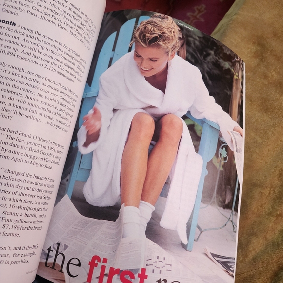 RARE VINTAGE April 1993 Vogue-USA - Picture 4 of 7